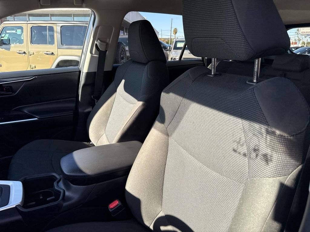 Used 2024 Toyota RAV4 LE image 22