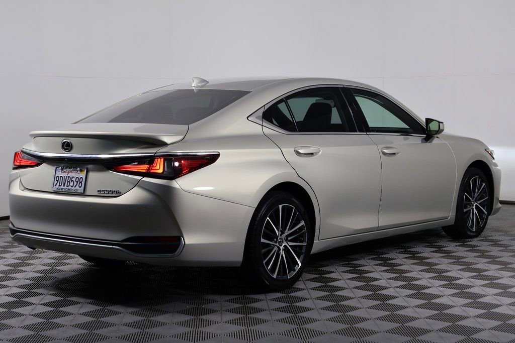 Certified 2023 Lexus ES 300h w/ Premium Package image 4