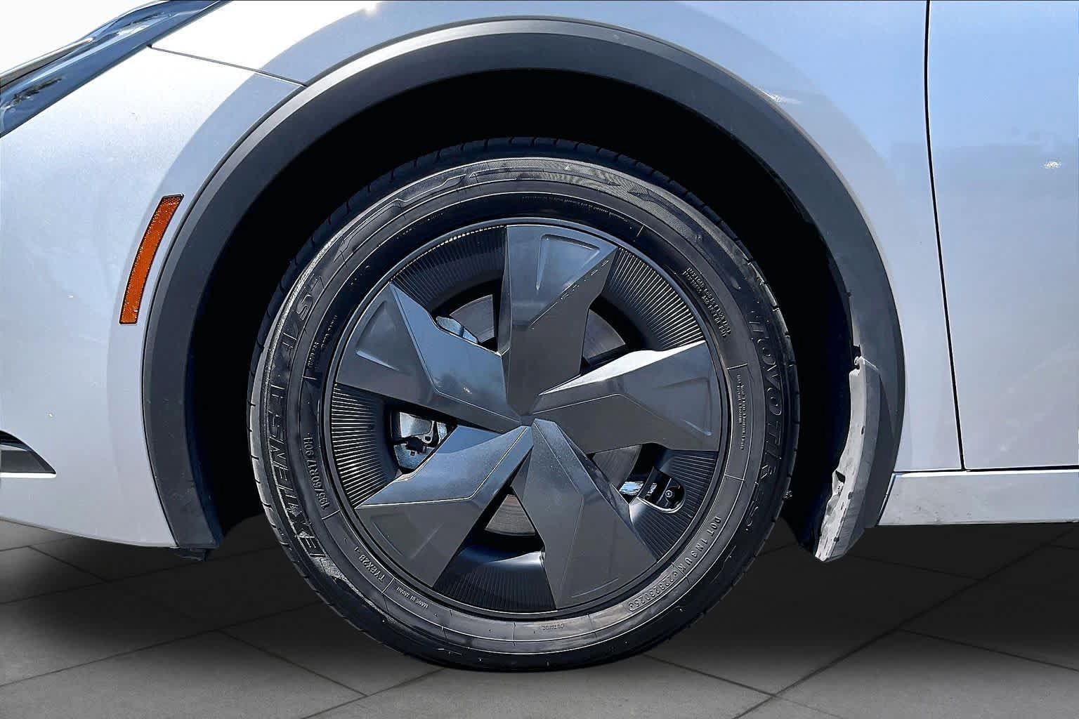 Certified 2026 Toyota Prius Plug-In Hybrid FWD image 10