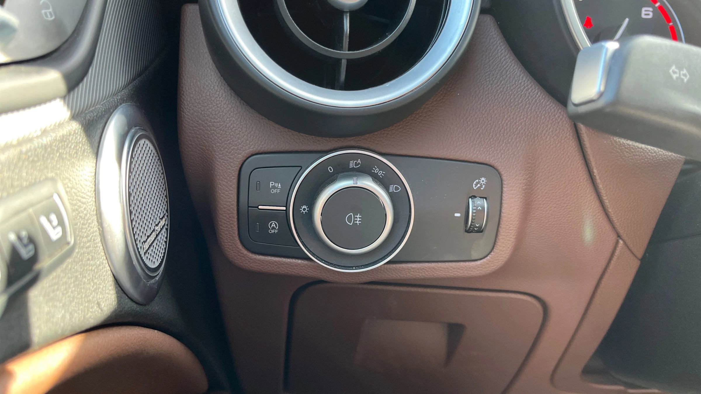 Used 2018 Alfa Romeo Stelvio Ti Sport image 19