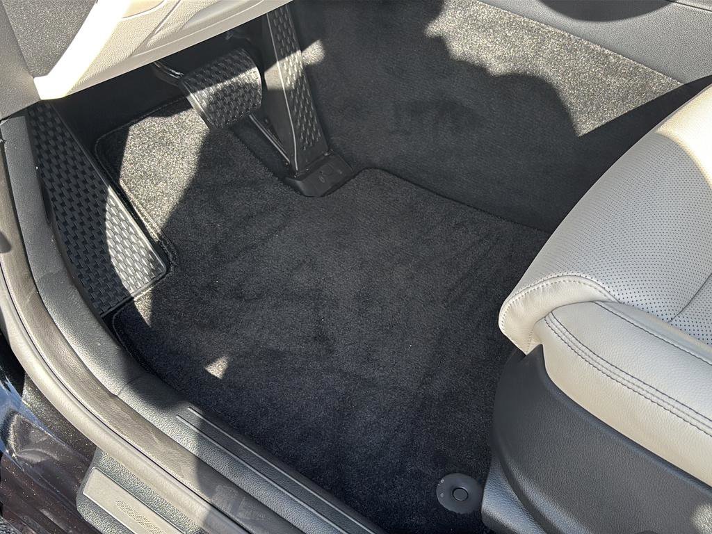 Used 2026 Genesis GV70 2.5T Select image 18