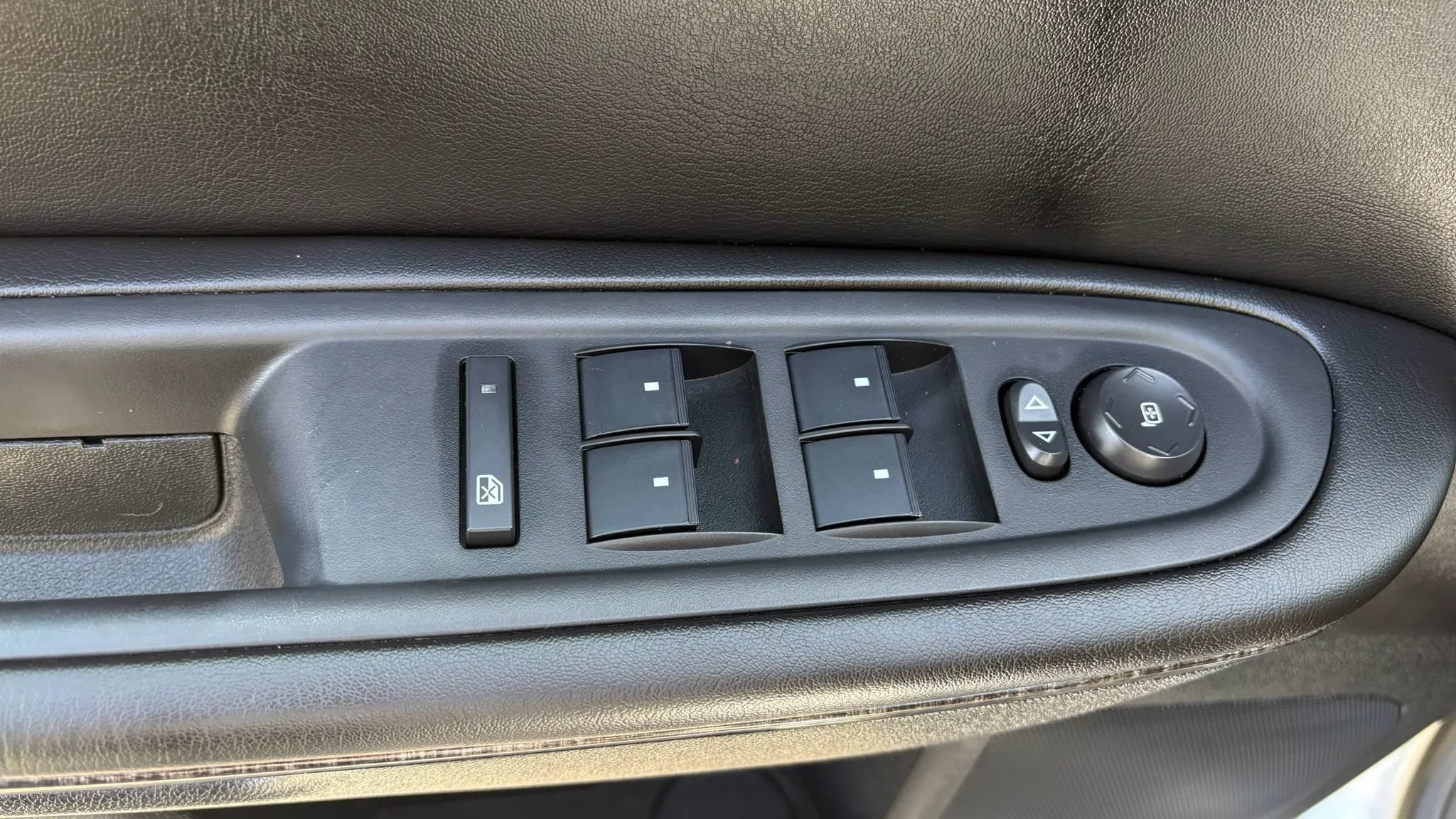 Used 2016 GMC Acadia SLT AWD/4WD image 16