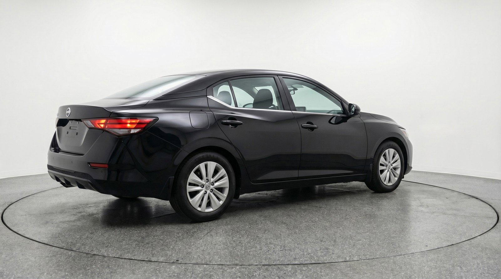 Used 2025 Nissan Sentra S image 9