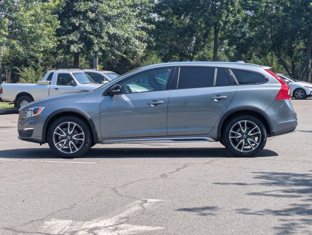 Used 2017 Volvo V60 T5 Cross Country Platinum AWD/4WD image 9
