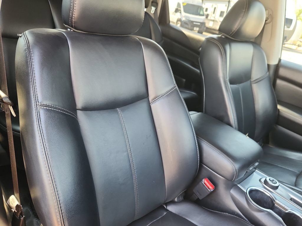 Used 2020 Nissan Pathfinder SL AWD/4WD image 16