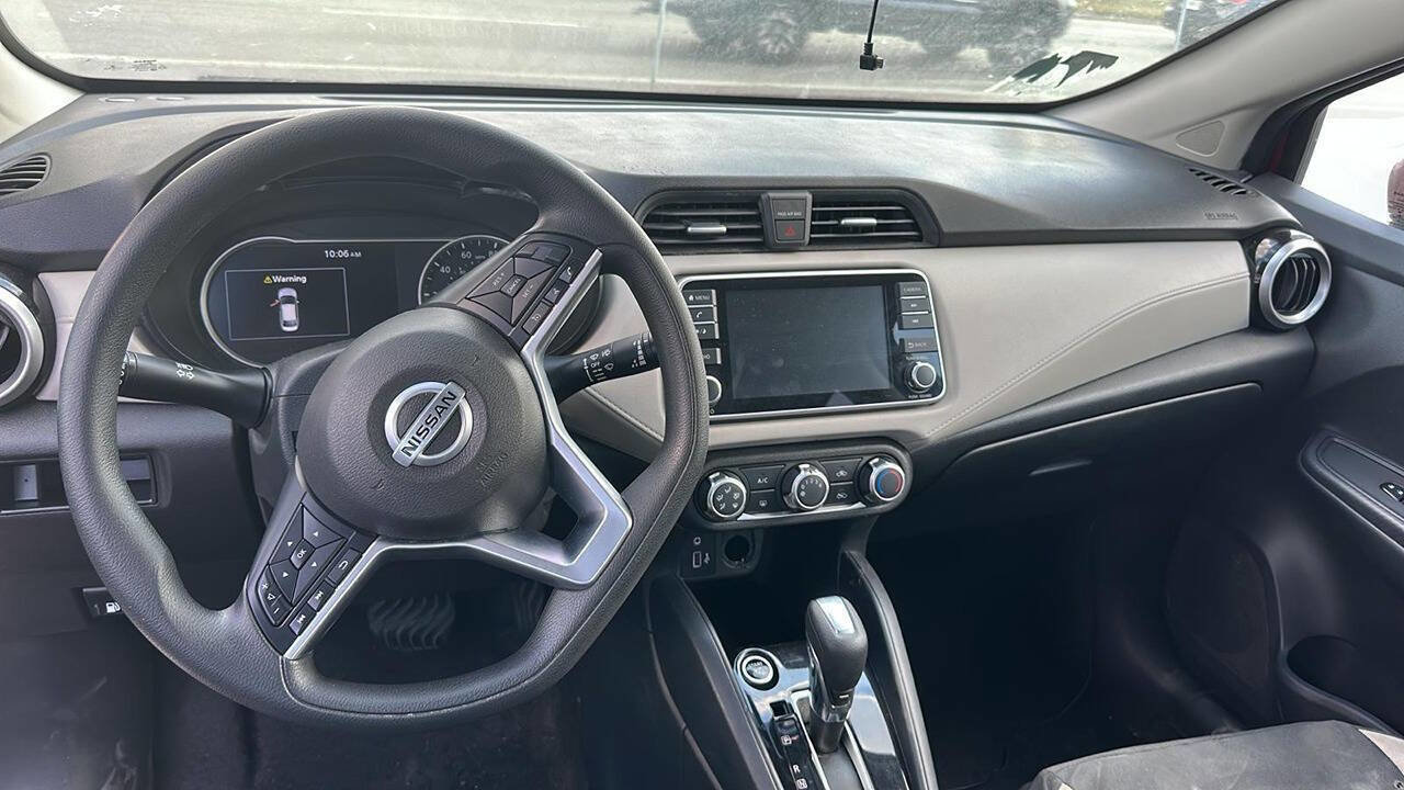 Used 2021 Nissan Versa SV image 3