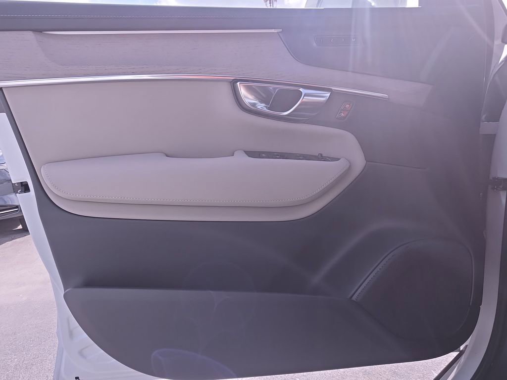 New 2026 Volvo XC90 T8 Plus w/ Protection Package Premier image 30