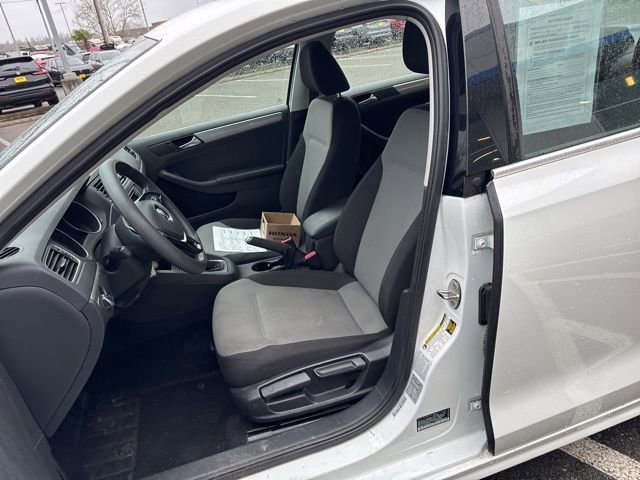 Used 2017 Volkswagen Jetta S w/ Jetta S Cold Weather Package image 13