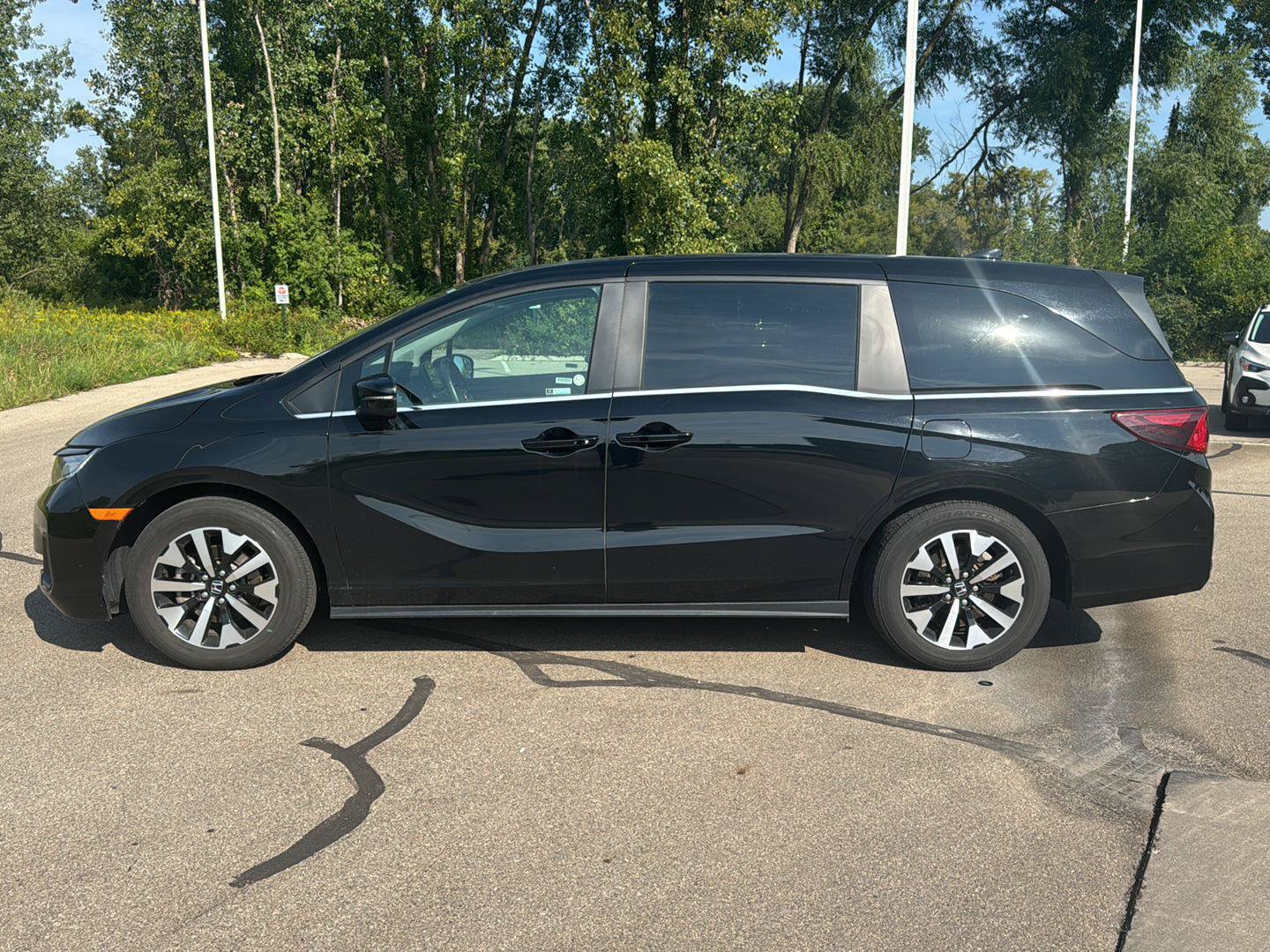 Used 2025 Honda Odyssey EX-L image 2