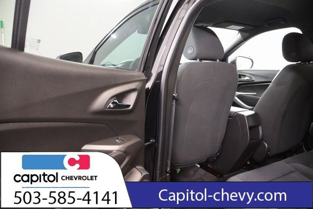 Used 2025 Chevrolet Trax RS FWD image 27