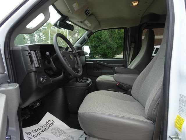 Used 2025 Chevrolet Express 3500 LT w/ LT Preferred Equipment Group RWD image 10