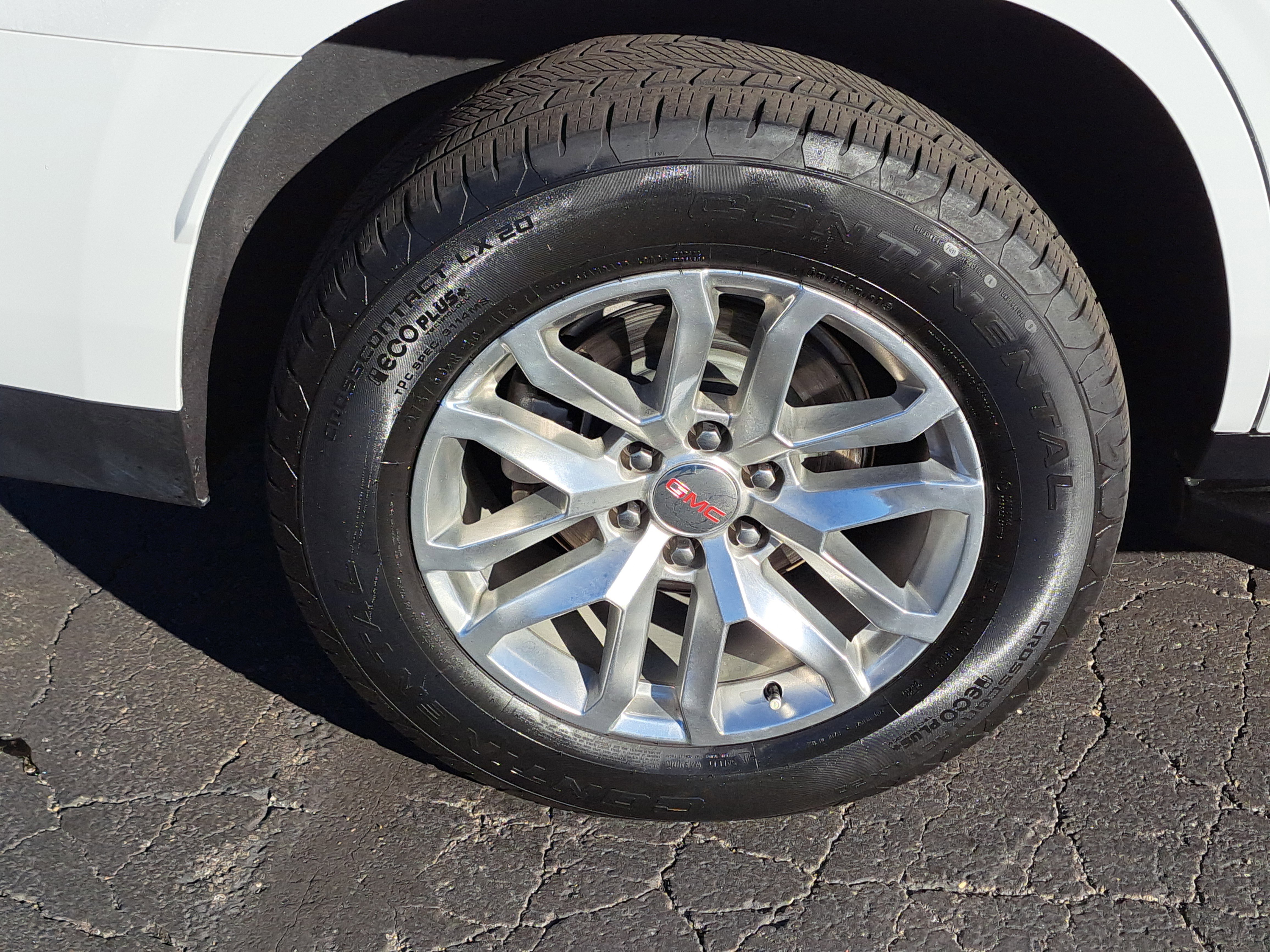 Used 2023 GMC Yukon SLT w/ SLT Premium Package image 5