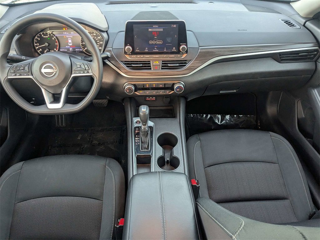 Used 2025 Nissan Altima 2.5 SV image 15