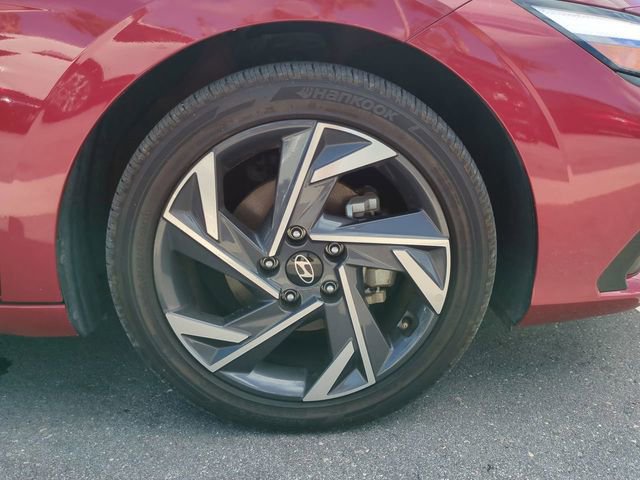 Used 2025 Hyundai Elantra SEL FWD image 11
