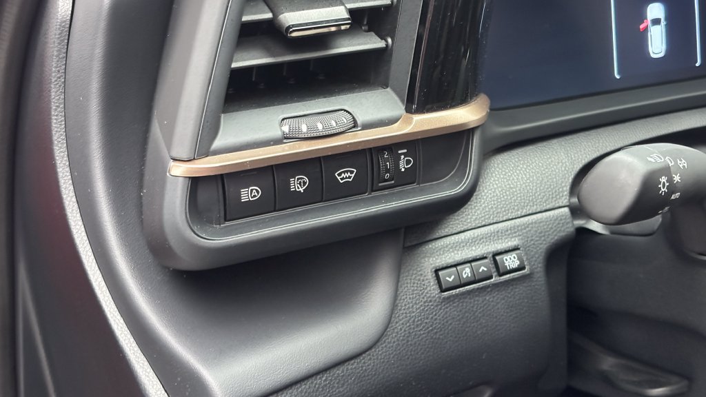 Certified 2025 Toyota Crown Signia AWD/4WD image 18