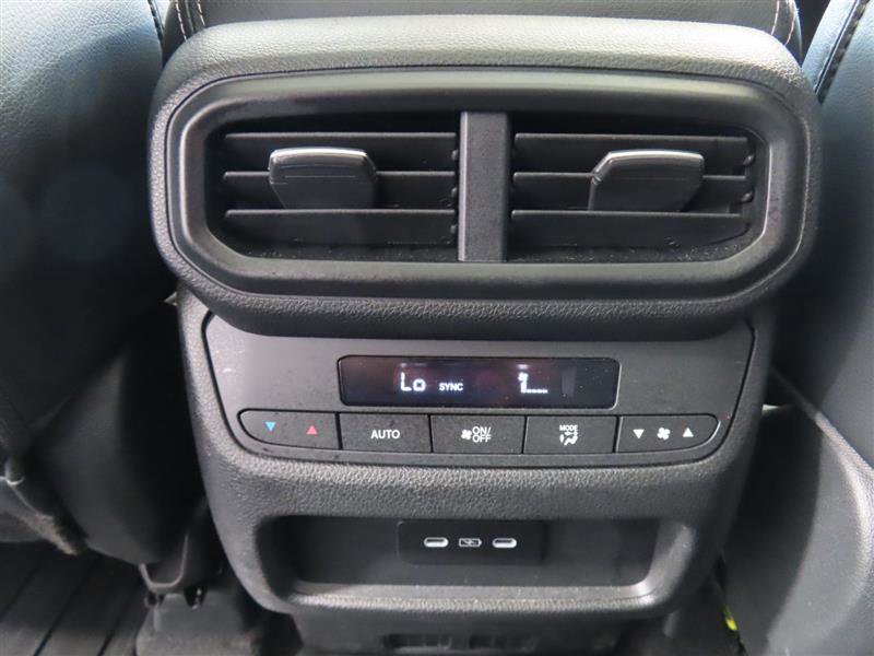 Used 2025 Honda Pilot Touring image 34