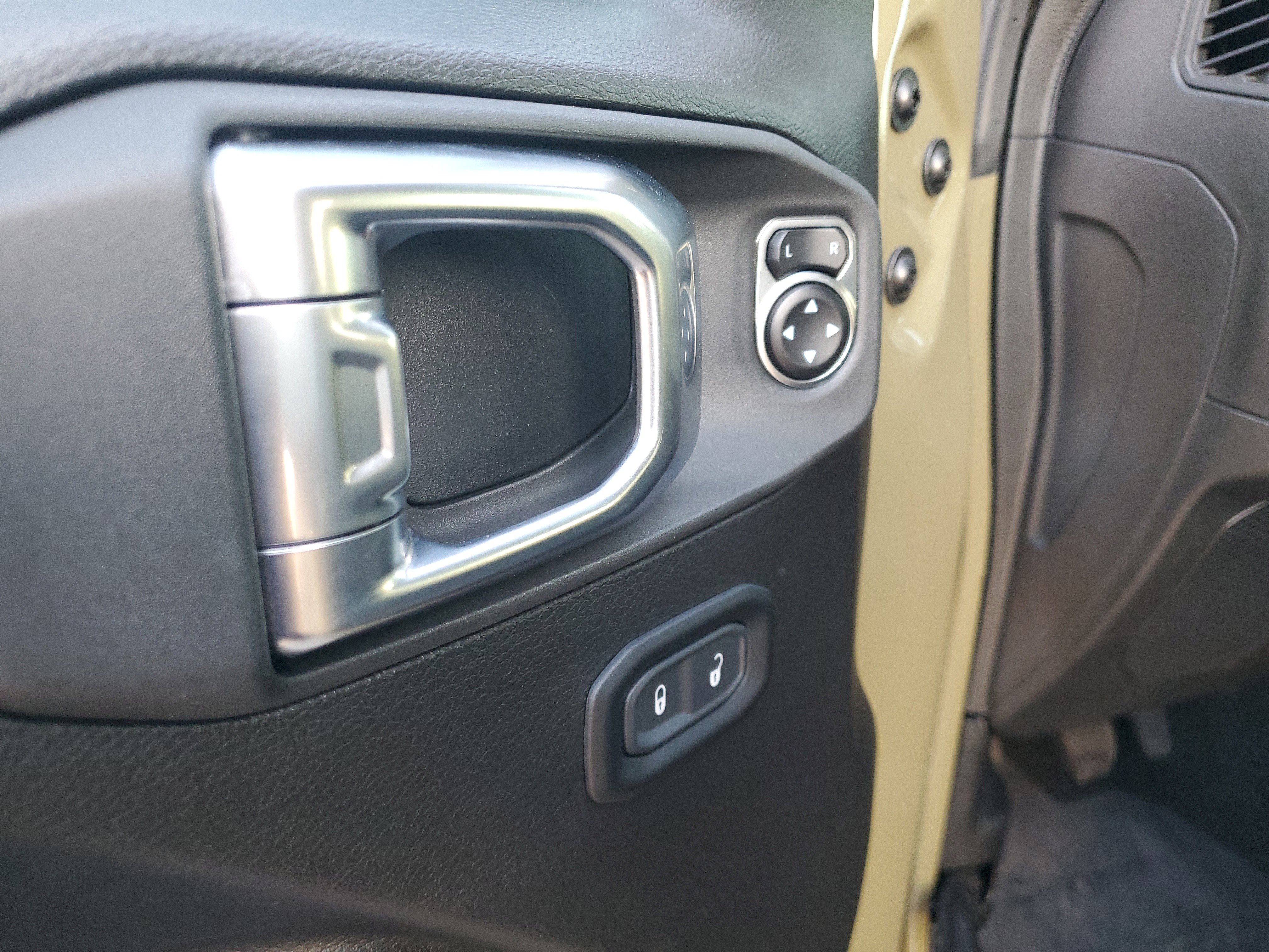 Used 2025 Jeep Wrangler Willys image 11