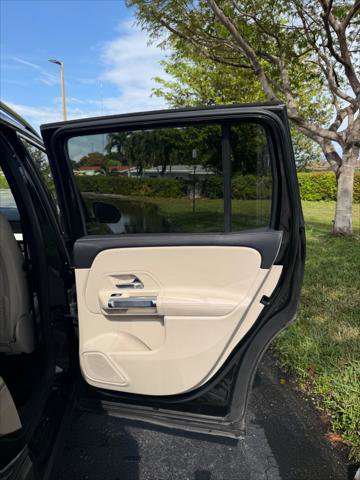 Used 2021 Mercedes-Benz GLB 250 w/ Premium Package image 18