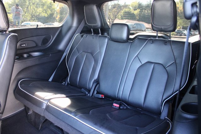 Used 2023 Chrysler Pacifica Limited w/ S Appearance Package image 43