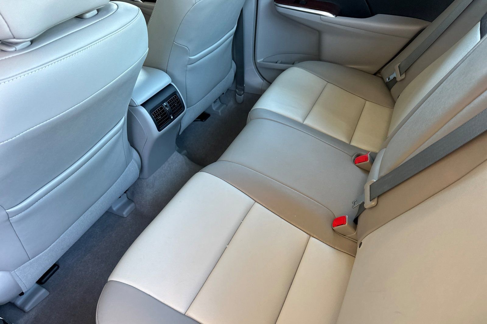 Used 2014 Toyota Camry XLE FWD image 11