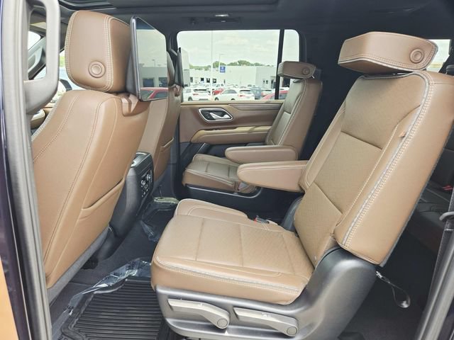 Used 2024 Chevrolet Suburban High Country w/ Advanced Technology Package AWD/4WD image 10