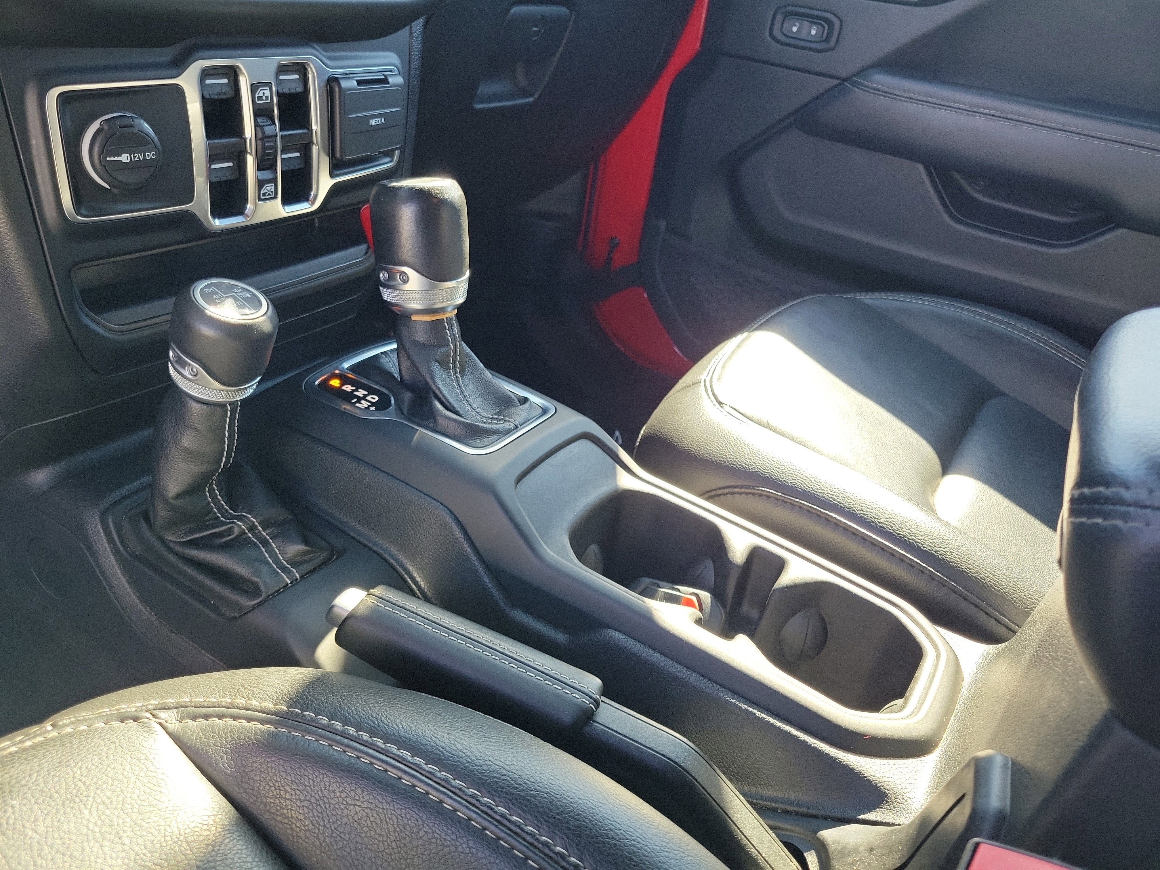 Used 2023 Jeep Wrangler Sahara image 29