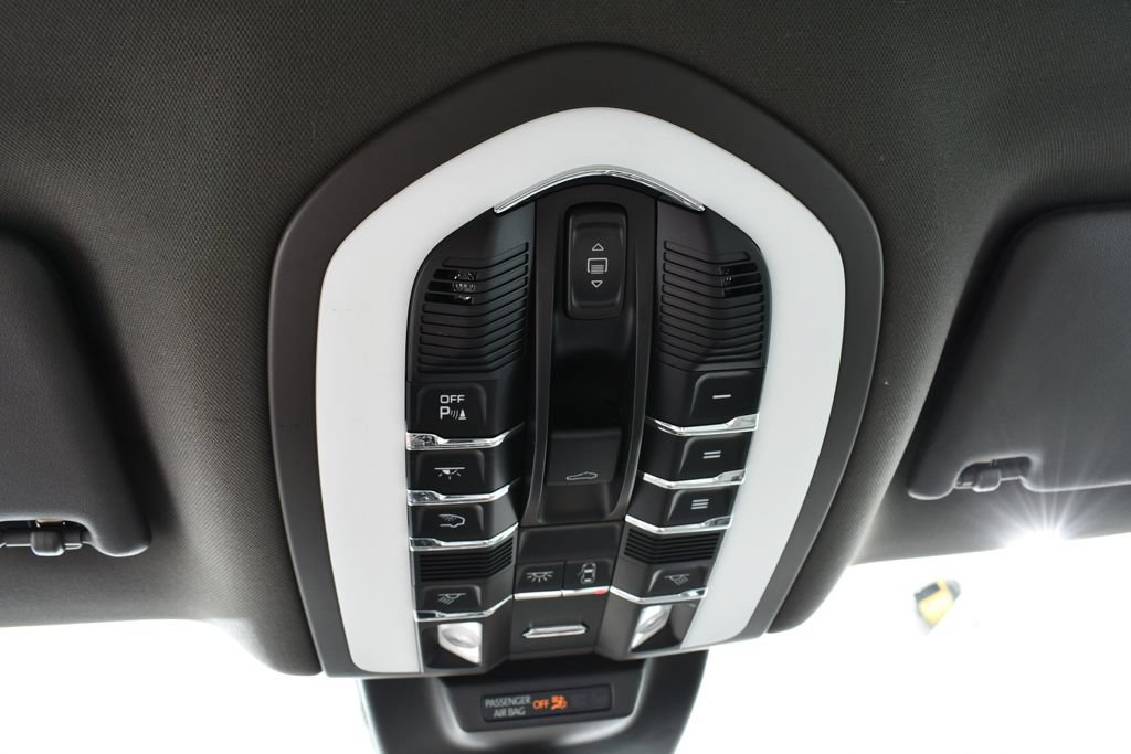 Used 2018 Porsche Macan GTS AWD/4WD image 36
