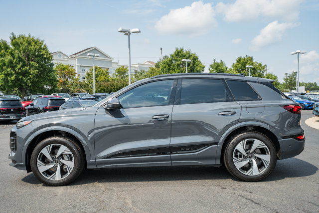 Used 2025 Audi Q6 e-tron Premium Plus w/ Premium Plus AWD/4WD image 4