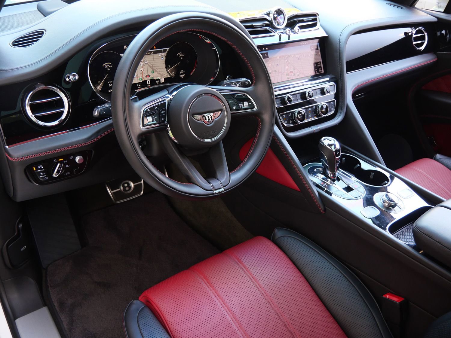 Used 2022 Bentley Bentayga image 13