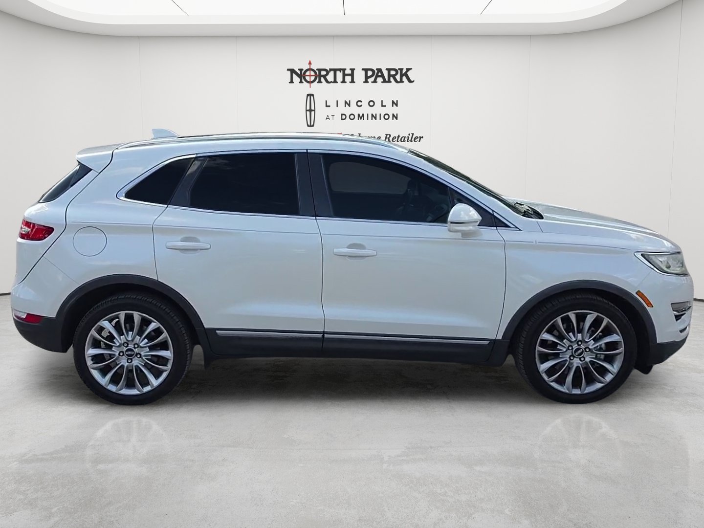 Used 2015 Lincoln MKC FWD w/ Equipment Group 102A Reserve image 6