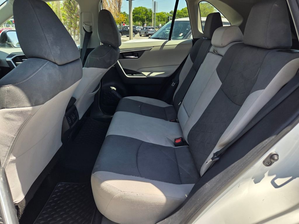 Used 2021 Toyota RAV4 XLE FWD image 6