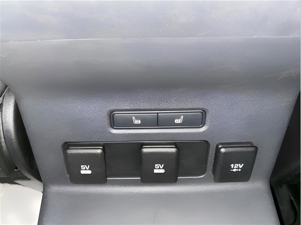 Used 2018 Land Rover Range Rover Velar S image 28