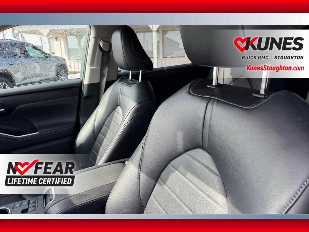 Used 2023 Toyota Highlander XLE image 17