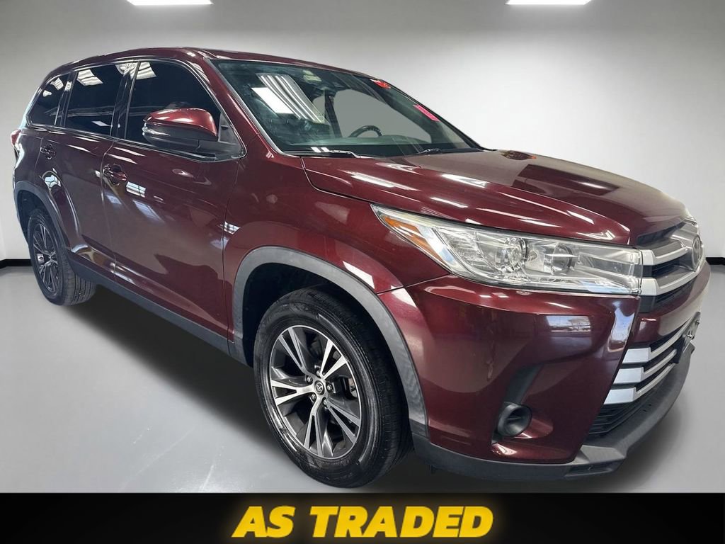 Used 2019 Toyota Highlander LE FWD image 1