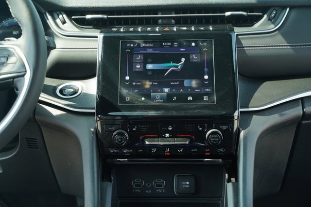 Used 2025 Jeep Grand Cherokee L Altitude image 28