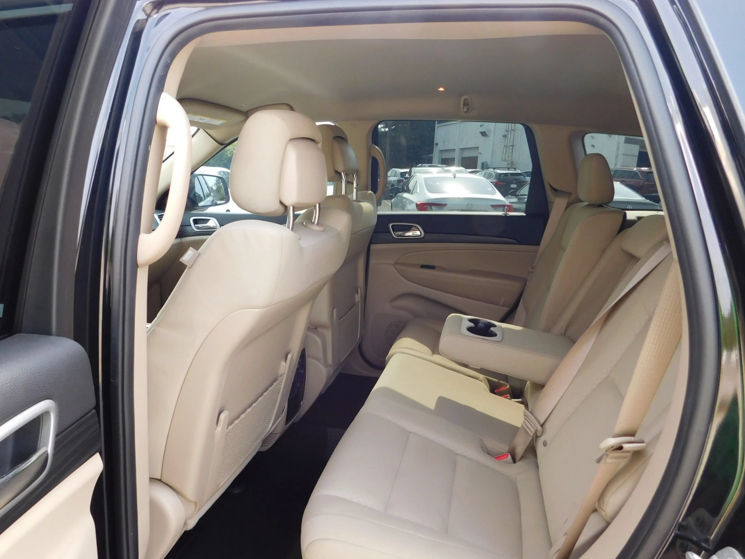 Used 2021 Jeep Grand Cherokee Laredo AWD/4WD image 14