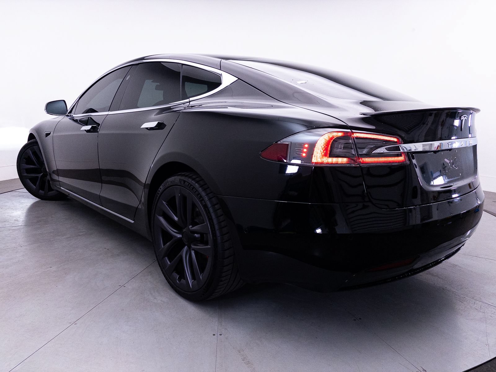 Used 2021 Tesla Model S Performance AWD/4WD image 2