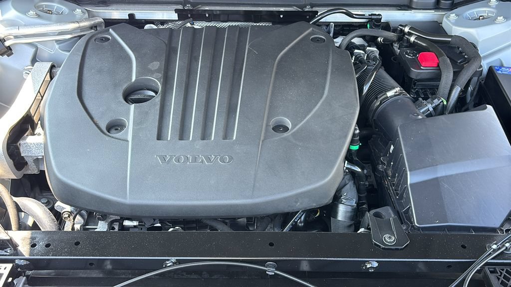 Certified 2025 Volvo XC60 B5 Plus AWD/4WD image 28