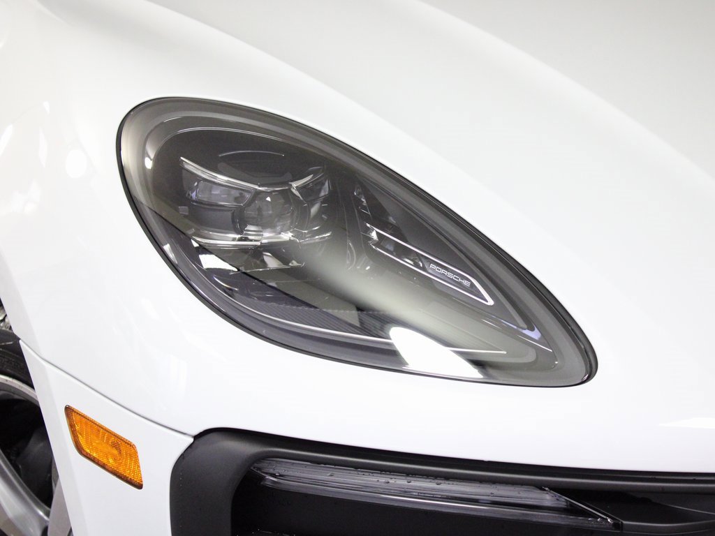 Certified 2025 Porsche Macan image 11