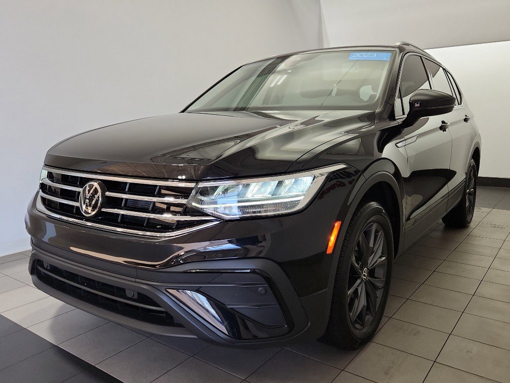 Certified 2023 Volkswagen Tiguan SE w/ Panoramic Sunroof Package image 2