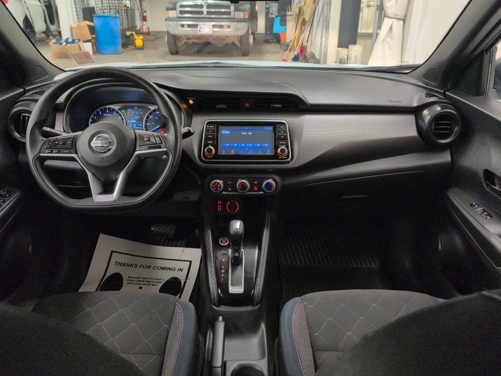 Used 2018 Nissan Kicks S image 9
