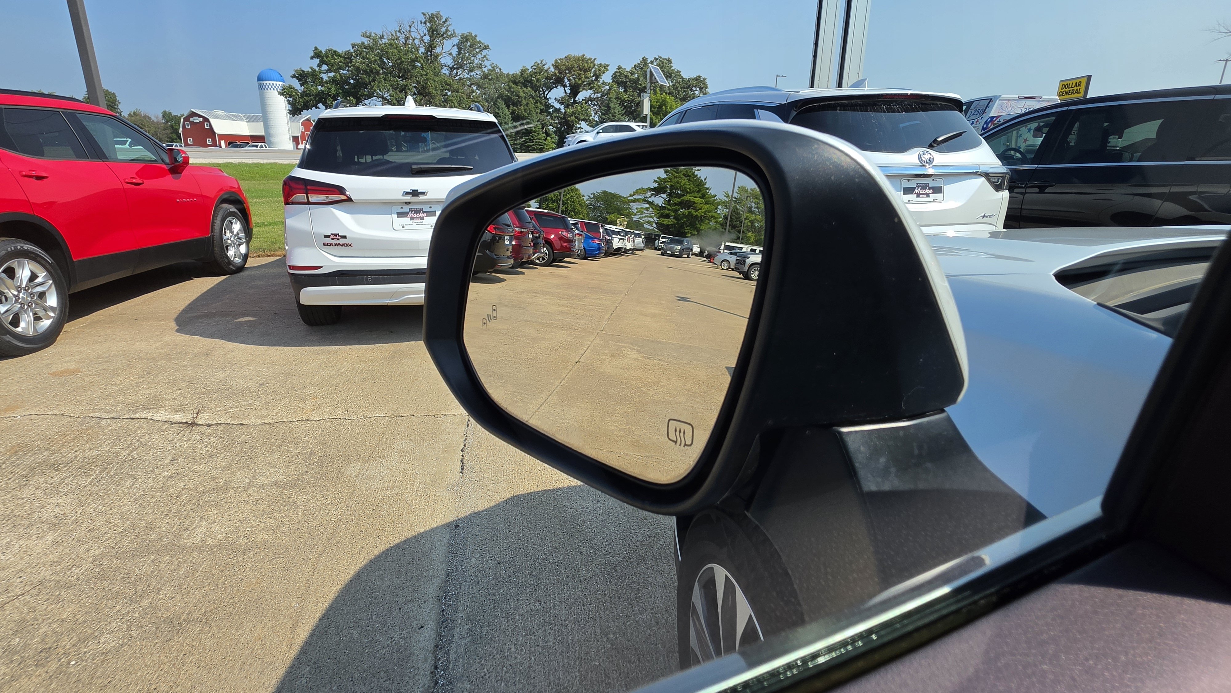 Used 2022 Toyota Highlander XLE AWD/4WD image 10
