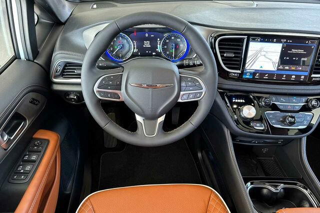 New 2026 Chrysler Pacifica Pinnacle image 11