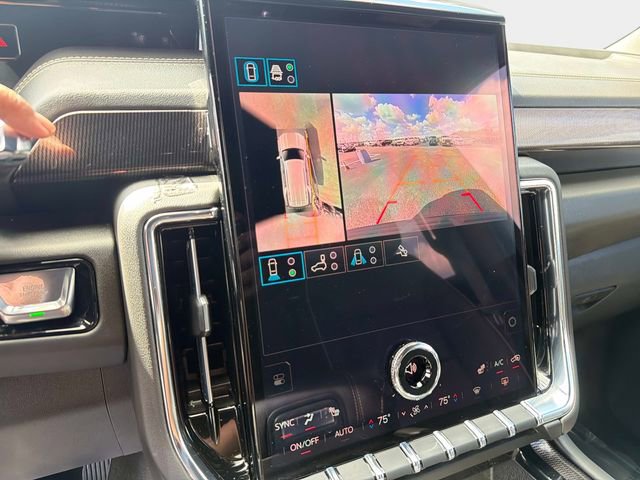 Used 2025 GMC Yukon Elevation image 24