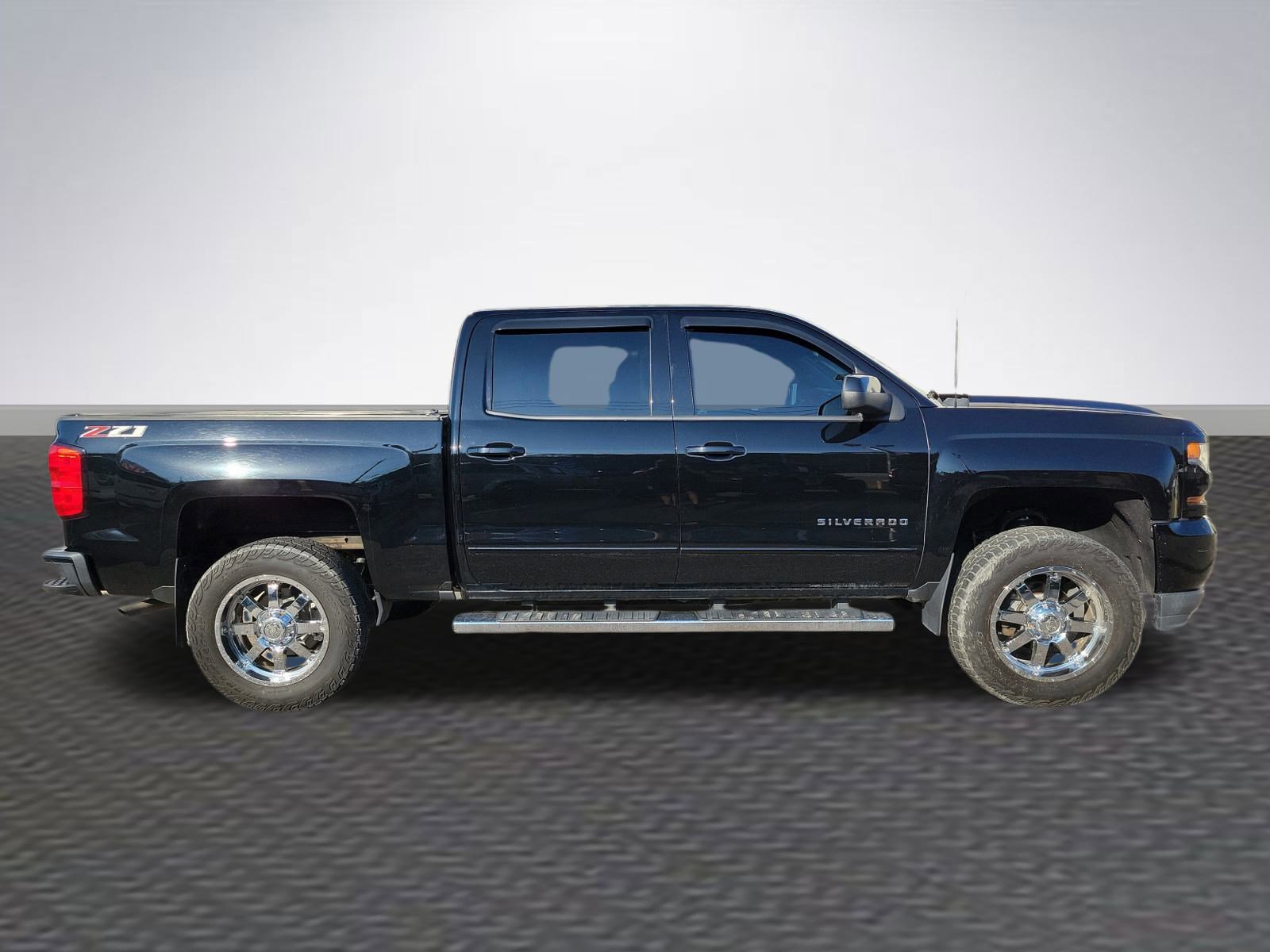 Used 2018 Chevrolet Silverado 1500 LT w/ All Star Edition image 4