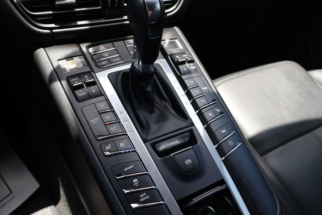 Used 2020 Porsche Macan AWD/4WD image 14