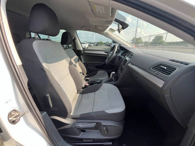 Used 2016 Volkswagen e-Golf SE FWD image 12