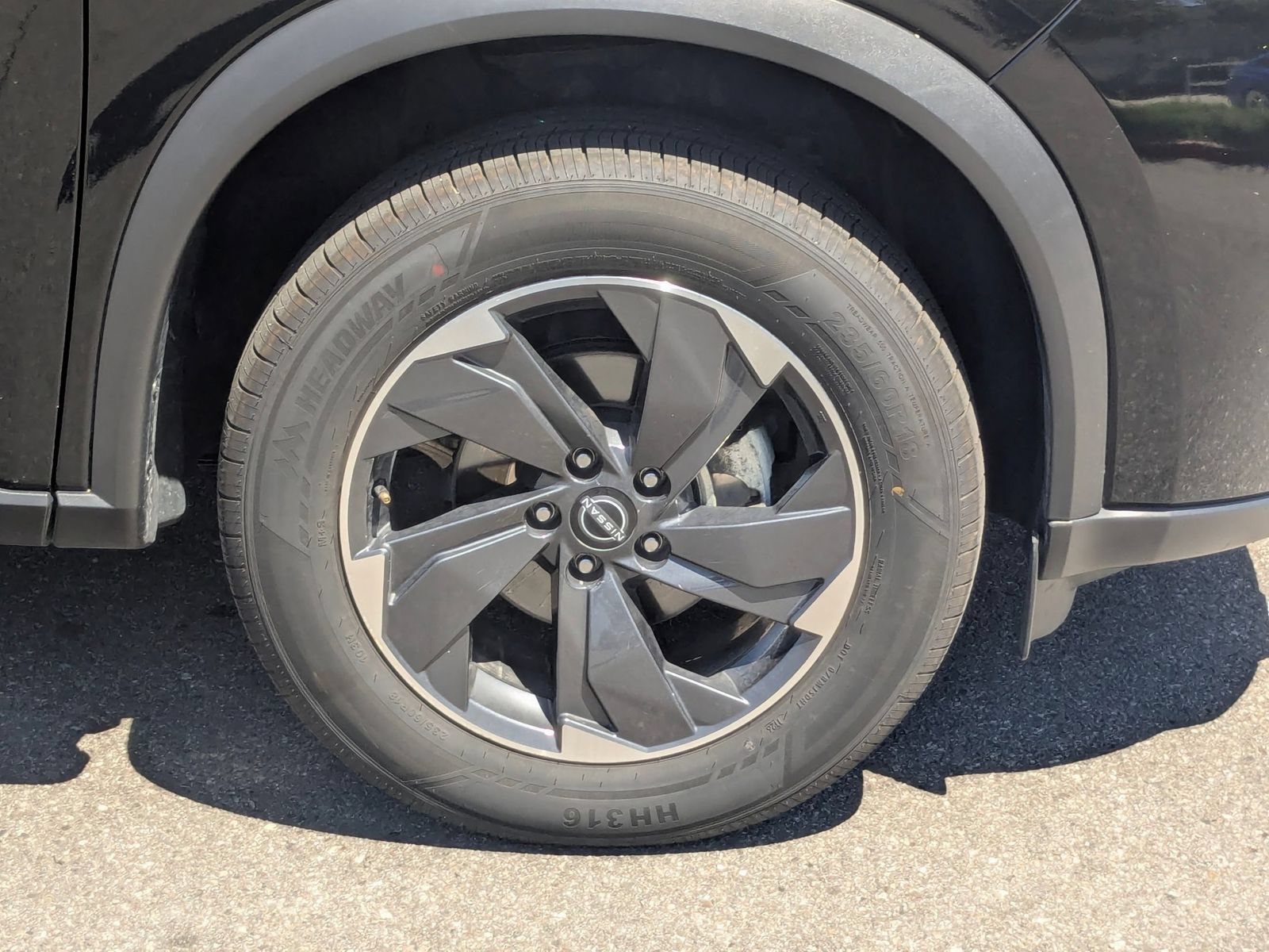 Used 2024 Nissan Rogue SV FWD image 24