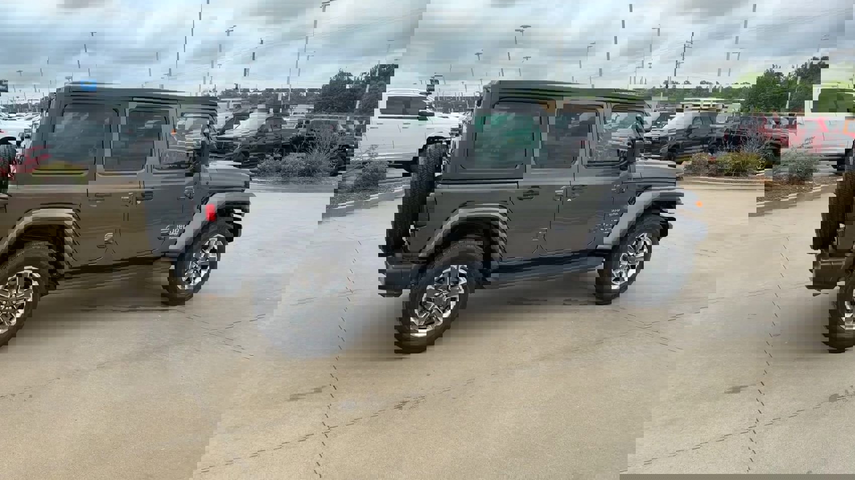 Used 2020 Jeep Wrangler Unlimited Sahara image 8