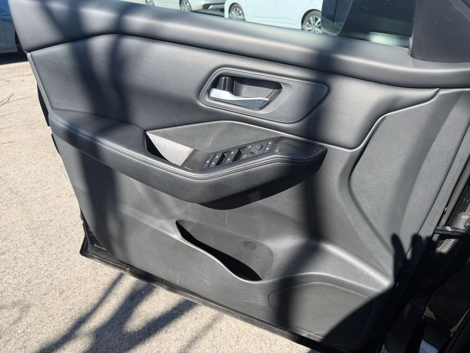 Used 2025 Nissan Rogue SV FWD image 18